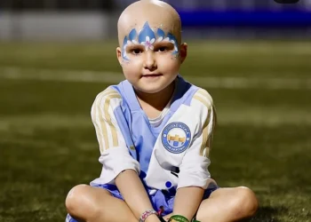 Victoria Esperanza, la niña malagueña que luchó contra la leucemia, recibe el alta y vuelve a casa