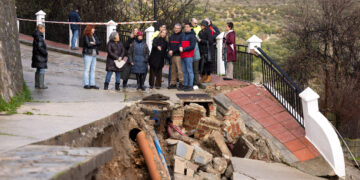 Diputación actúa en una treintena de carreteras provinciales afectadas por el temporal, que se ha cobrado una víctima mortal y ha generado 120 actuaciones del CPB