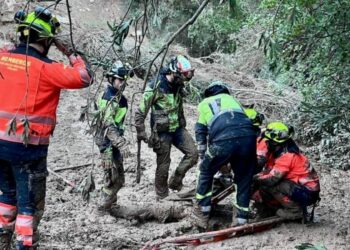 Rescatado tras diez horas un hombre atrapado en el barro en Las Buitreras