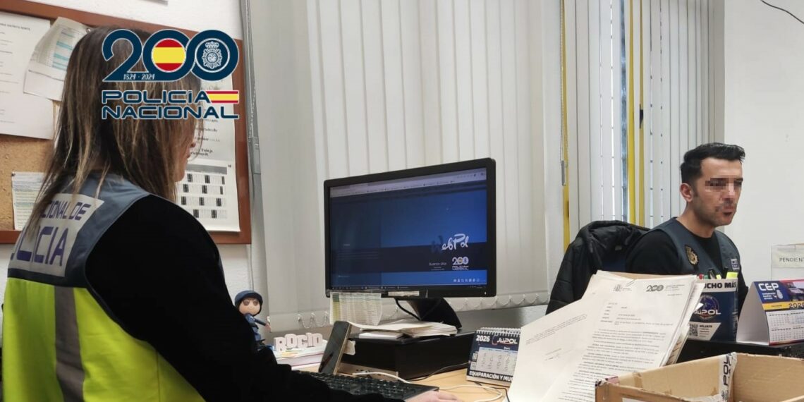 Agentes de la Policía Nacional detienen en Málaga a un comercial por estafar a personas vulnerables de avanzada edad