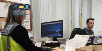 Agentes de la Policía Nacional detienen en Málaga a un comercial por estafar a personas vulnerables de avanzada edad