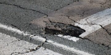 El Ayuntamiento de Marbella inicia un plan urgente para reparar los daños causados por las lluvias en las calles