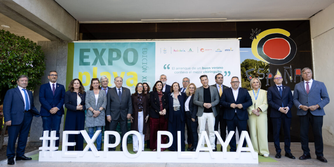 La Junta apoya con el Plan Andalucía Actúa al sector de sol y playa que siempre lucha “contra viento y marea” por aportar valor al Turismo