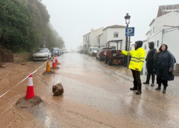 Casares pide a la Junta que suspenda las clases escolares para este jueves