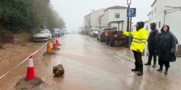 Casares pide a la Junta que suspenda las clases escolares para este jueves