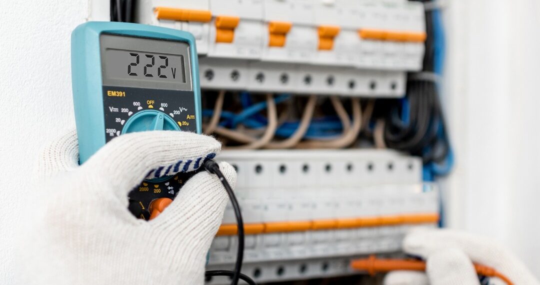 El Ayuntamiento de Torremolinos alerta de cortes de luz en las calles San Ginés y Mar