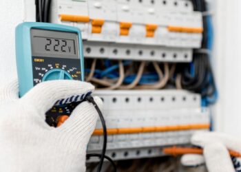 El Ayuntamiento de Torremolinos alerta de cortes de luz en las calles San Ginés y Mar