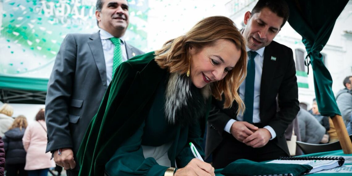 Casares recoge firmas para que el Día de Andalucía sea reconocido como Acontecimiento de Interés Turístico