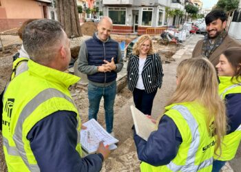 El Ayuntamiento de Fuengirola renueva la plaza existente entre las calles Sevilla y San Salvador