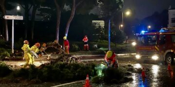 Mijas envía efectivos de Bomberos como refuerzo a San Martín del Tesorillo por las inundaciones