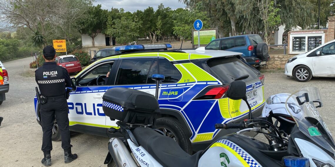La Policía Local Mijas destaca el refuerzo de la vigilancia y la firme aplicación de las ordenanzas para garantizar la convivencia