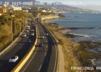 Mañana de atascos en la A-7: un vehículo averiado en Mijas y otro incidente en Marbella complican la circulación