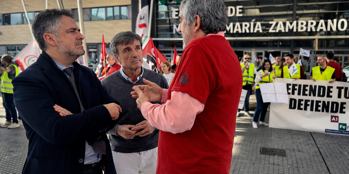 El PP pide al PSOE de Málaga que deje de defender al ministro Puente y se posicione junto a los miles de malagueños afectados por el caos ferroviario