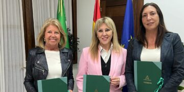 Ayuntamiento y Junta firman el convenio de cesión de suelo en la parcela del Albergue África para la creación de parking de 600 plazas e instalaciones deportivas