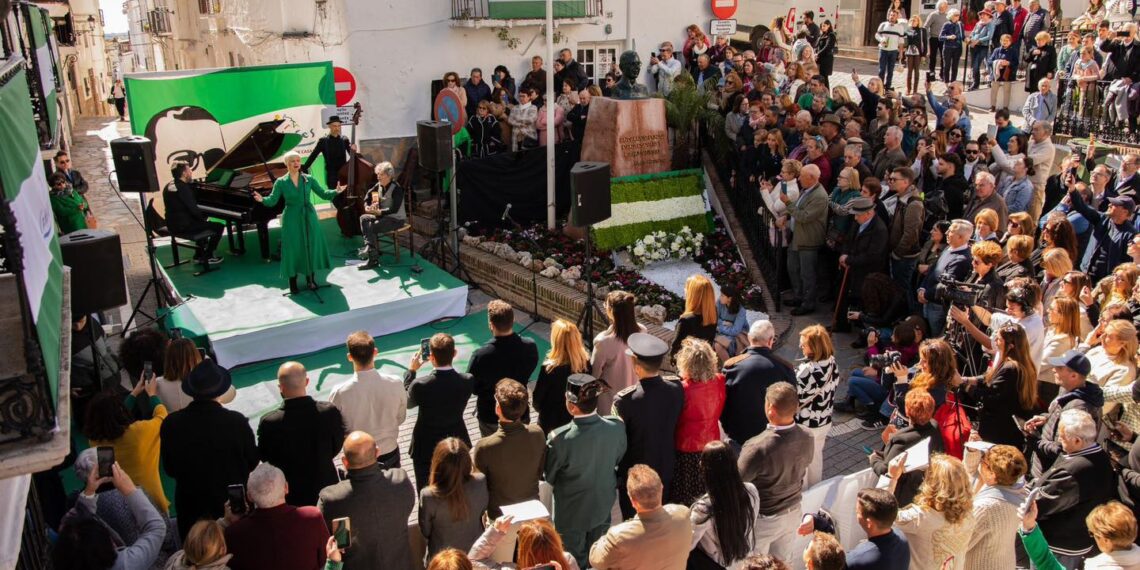 Casares se engalana para vivir el 28F: actos institucionales, exhibición de Fandango y música en directo