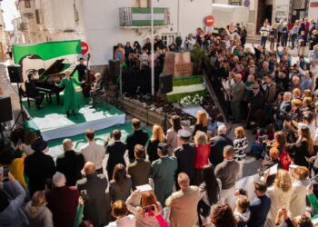 Casares se engalana para vivir el 28F: actos institucionales, exhibición de Fandango y música en directo