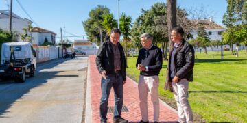 El Ayuntamiento de Marbella mejora la accesibilidad peatonal en la calle Guadiamar de San Pedro Alcántara