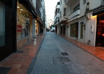 Marbella inicia los trabajos de renovación de la calzada de las calles Huerta Chica y Castillejos con el objetivo de que estrenen nuevo pavimiento antes de Semana Santa