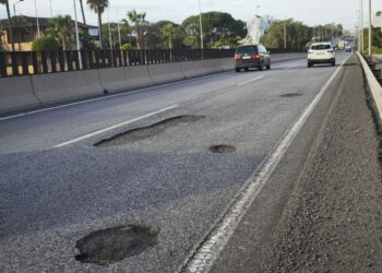 Estepona lamenta que el Gobierno no prevea actuar de urgencia para acabar definitivamente con el peligro de los baches y socavones en la A-7