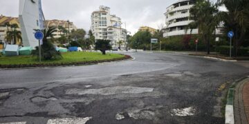 El Ayuntamiento de Estepona activa un plan de urgencia para reparar los desperfectos en vías urbanas causados por las lluvias
