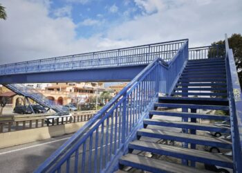 El Ayuntamiento de Estepona solicita al Gobierno la autorización para hacer más accesible el paso peatonal que conecta El Paraíso con Benamara