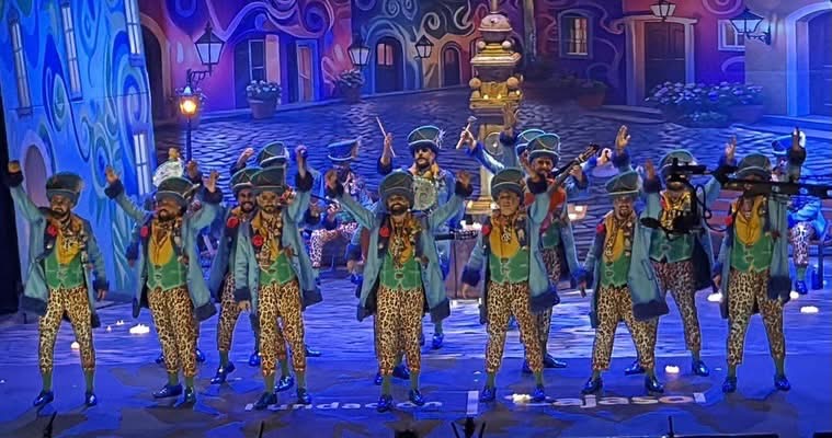 La comparsa marbellí ‘El Desvelo’ deslumbra en la semifinal del COAC Málaga