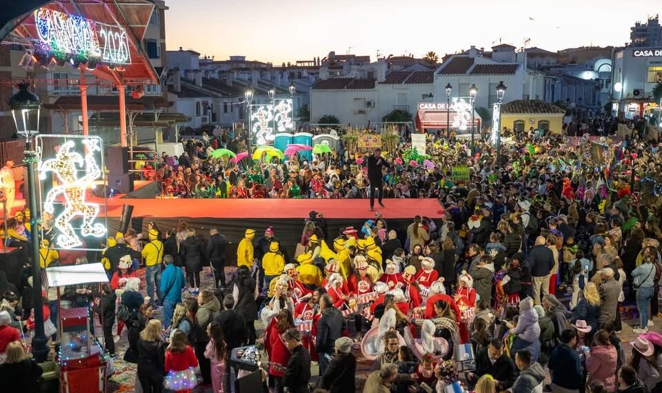 Las fuertes rachas de viento en la Costa del Sol obligan a suspender actividades de Carnaval en Benalmádena y Mijas