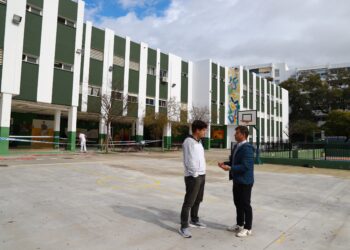 El Ayuntamiento acomete la renovación exterior del CEIP Santa Teresa para reforzar la conservación y seguridad del centro educativo
