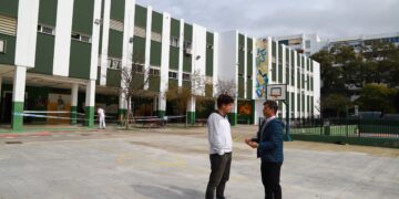 El Ayuntamiento acomete la renovación exterior del CEIP Santa Teresa para reforzar la conservación y seguridad del centro educativo