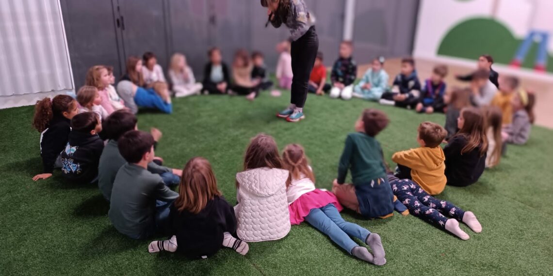 Los talleres ‘We Are Family’ arrancan este viernes en el centro comercial Miramar con actividades en inglés y juegos creativos