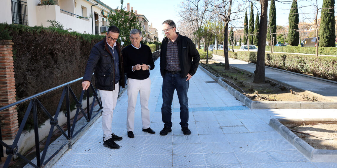 Finalizan las obras de acerado para reforzar la accesibilidad y movilidad peatonal en un tramo de la avenida Burgos de San Pedro