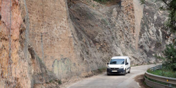 La calle Chorreadero de Marbella abre al tráfico tras finalizarse los trabajos de estabilización de talud