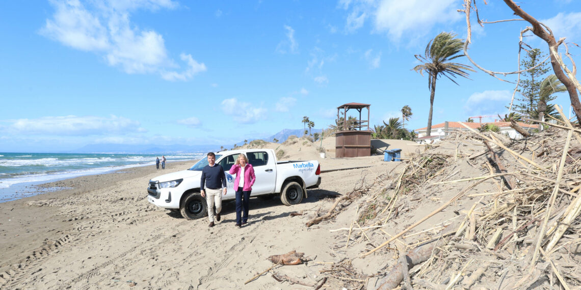 Marbella activa un plan urgente para recuperar sus playas tras los temporales