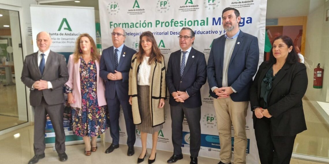 El delegado de Desarrollo Educativo lidera un encuentro entre centros educativos de FP, empresas y más de 400 alumnos de la Costa del Sol Occidental