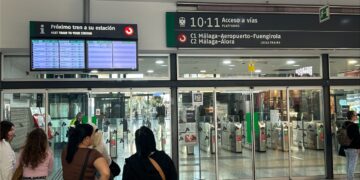 Nueva jornada caótica con el Cercanías: continúa la huelga del sector ferroviario y los viajeros, indignados