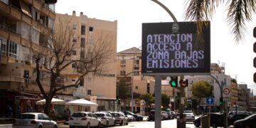 Torremolinos modifica la ZBE para que ningún coche registrado en la ciudad sea multado