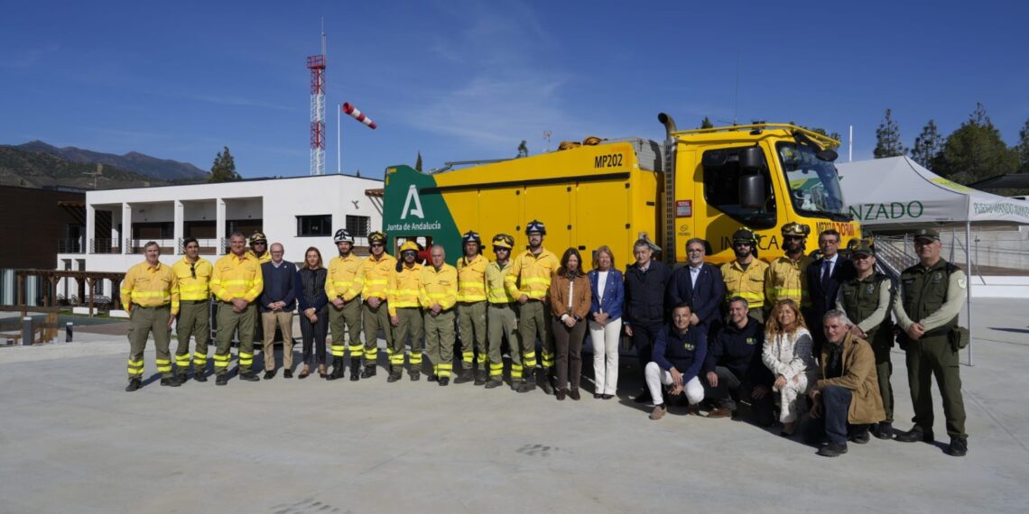 Antonio Sanz inaugura las instalaciones de la nueva base de EMA Infoca Sierra de las Nieves