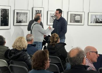 Mijas informa a los vecinos de Los Santos de los plazos de finalización del aparcamiento y del sorteo de los abonos