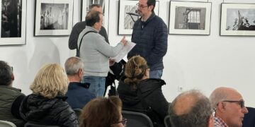 Mijas informa a los vecinos de Los Santos de los plazos de finalización del aparcamiento y del sorteo de los abonos