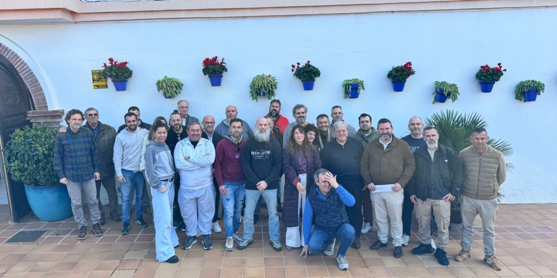 Ana Mata traslada a los empresarios de playas las novedades en equipamiento de cara a la temporada alta