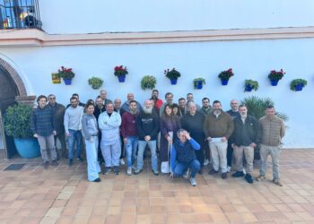 Ana Mata traslada a los empresarios de playas las novedades en equipamiento de cara a la temporada alta