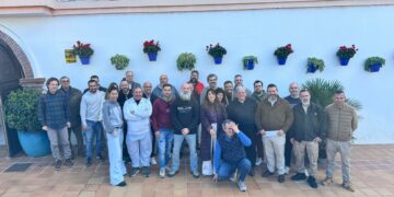 Ana Mata traslada a los empresarios de playas las novedades en equipamiento de cara a la temporada alta