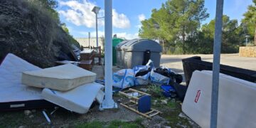 La Policía Local de Mijas refuerza la vigilancia contra los vertidos ilegales y recuerda que ya se están imponiendo sanciones