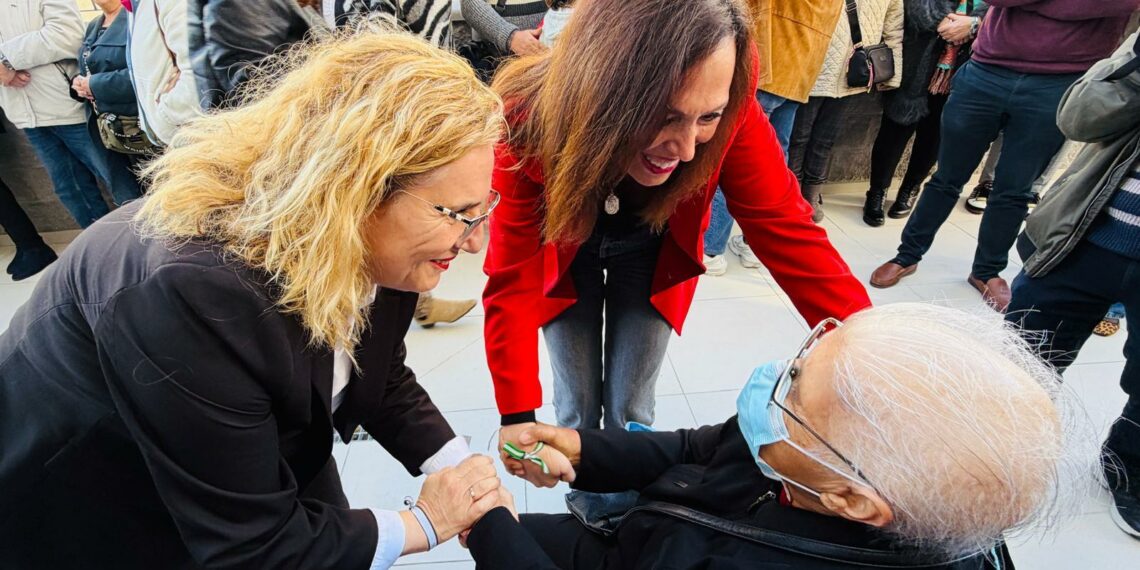 La Junta entrega las llaves de una promoción de 15 viviendas protegidas en alquiler en Fuengirola