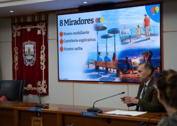 Benalmádena traza en la Mesa de Turismo su hoja de ruta para lograr “una costa que mire de verdad al mar”