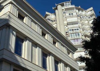 El edificio de la Plaza Pablo Ruiz Picasso pasa a ser de uso educativo para poder albergar un centro universitario