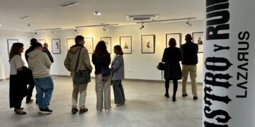 Las miradas contemporáneas de Lazarus y Rafael Laureano revisitan la tradición cofrade en Torremolinos