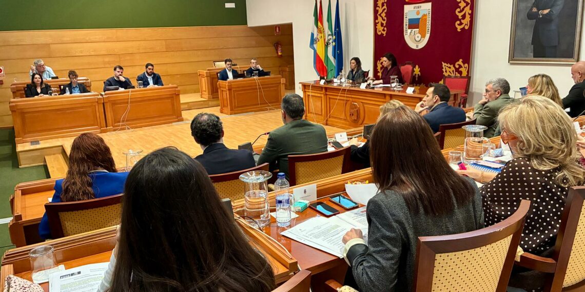 El pleno de Torremolinos reivindica la igualdad real y efectiva entre mujeres y hombres