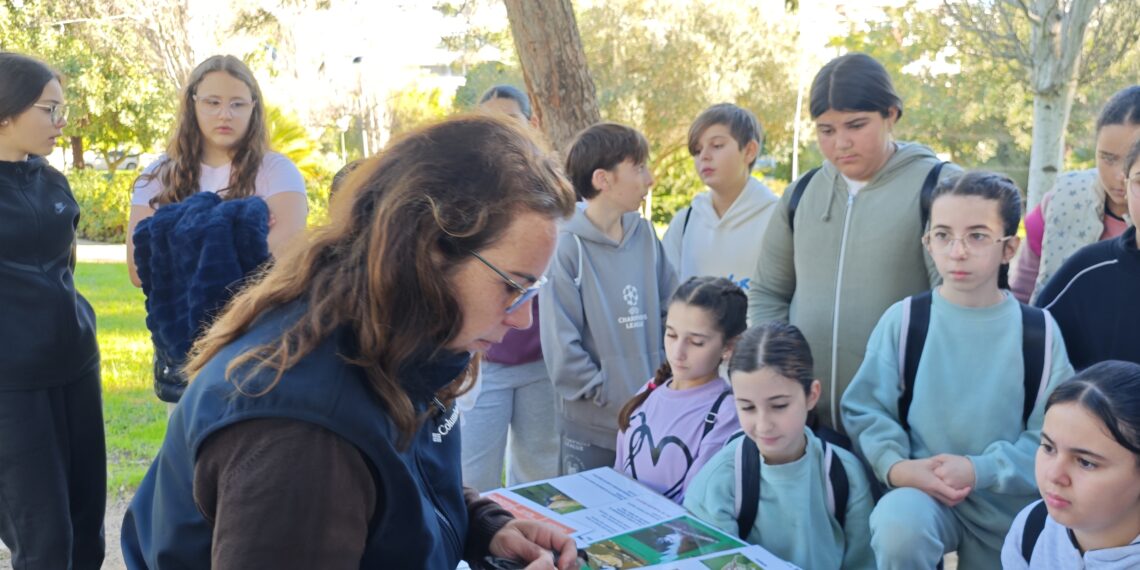 El Ayuntamiento acerca la biodiversidad local a los escolares con unas jornadas de anillamiento científico en el Parque de las Mesas