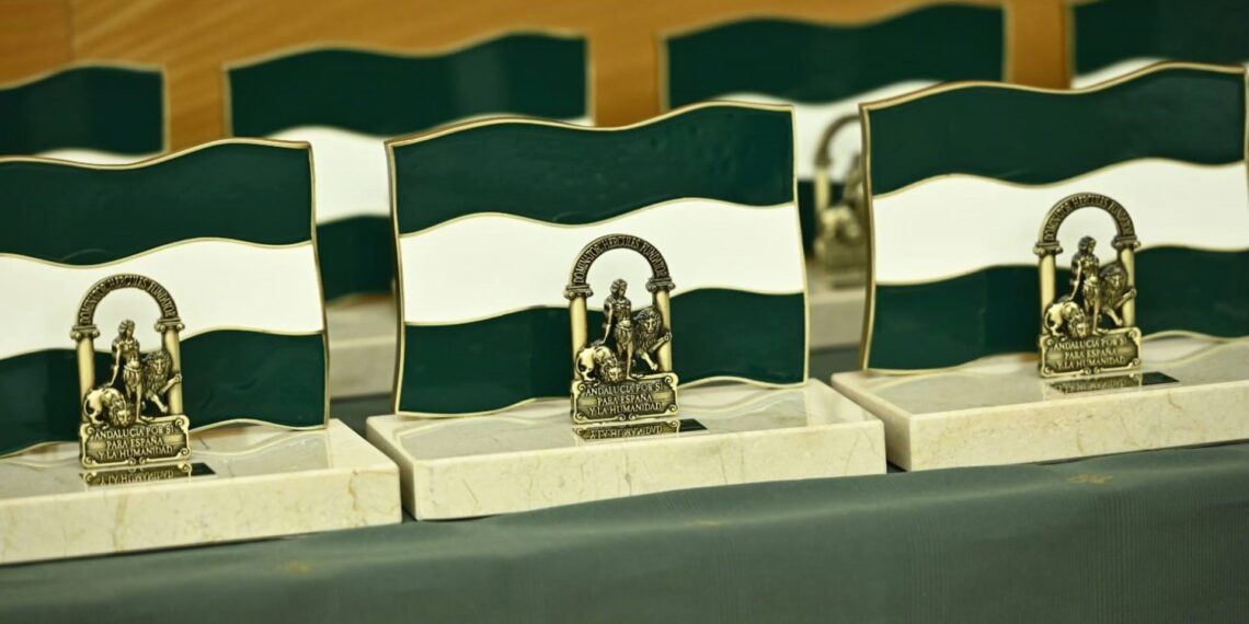 Las Banderas de Andalucía del 28F reconocen el alto nivel de compromiso, la excelencia y el liderazgo de Málaga